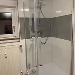 Fuer Gruppen Und Familien -2 Mit 5 Schlafzimmern, 2 Baedern, Grossem Wohnzimmer, Parkplaetzen