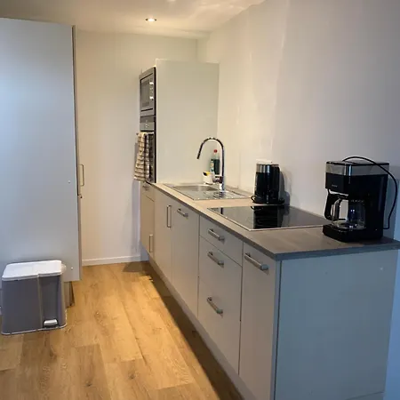 Für Gruppen und Familien -2 Wohnungen mit 5 Schlafzimmern, 2 Bädern, großem Wohnzimmer, Parkplätzen Wolfhagen