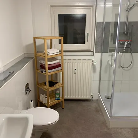 Fuer Gruppen Und Familien - Modern Und Fachwerk - Auf Einer Etage Mit 5 Schlafzimmern, 2 Baedern, Wohnzimmer, Parkplaetzen דירה Wolfhagen