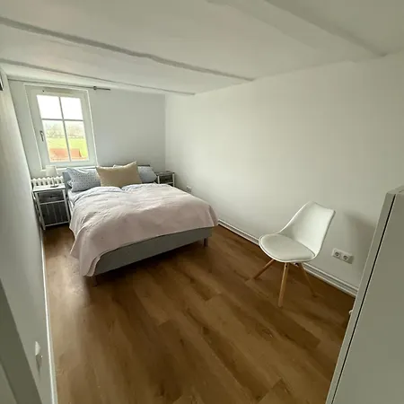 Fuer Gruppen Und Familien - Modern Und Fachwerk - Auf Einer Etage Mit 5 Schlafzimmern, 2 Baedern, Wohnzimmer, Parkplaetzen דירה *