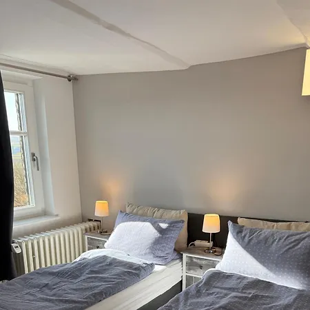 Für Gruppen und Familien -2 Wohnungen mit 5 Schlafzimmern, 2 Bädern, großem Wohnzimmer, Parkplätzen