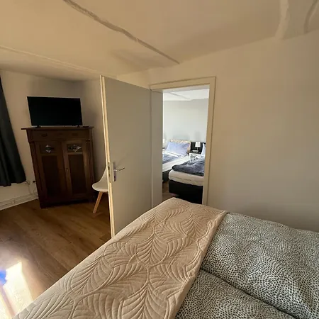 Apartmán Fuer Gruppen Und Familien -2 Mit 5 Schlafzimmern, 2 Baedern, Grossem Wohnzimmer, Parkplaetzen Wolfhagen