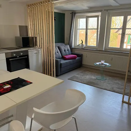 Für Gruppen Und Familien - Modern Und Fachwerk - Auf Einer Etage Mit 5 Schlafzimmern, 2 Bädern, Wohnzimmer, Parkplätzen * Wolfhagen