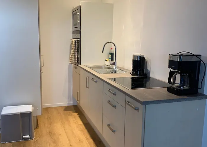 Für Gruppen Und Familien - Modern Und Fachwerk - Auf Einer Etage Mit 5 Schlafzimmern, 2 Bädern, Wohnzimmer, Parkplätzen Wolfhagen