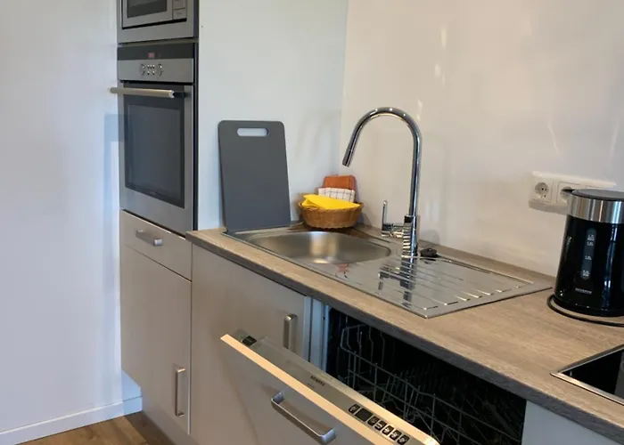 Für Gruppen Und Familien - Modern Und Fachwerk - Auf Einer Etage Mit 5 Schlafzimmern, 2 Bädern, Wohnzimmer, Parkplätzen Wolfhagen