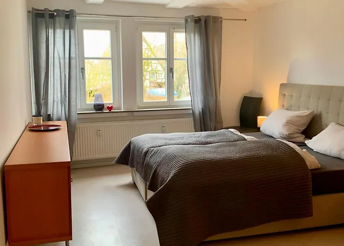 Für Gruppen Und Familien - Modern Und Fachwerk - Auf Einer Etage Mit 5 Schlafzimmern, 2 Bädern, Wohnzimmer, Parkplätzen Apartment Wolfhagen