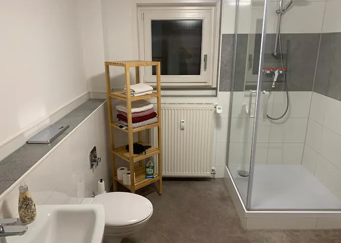 Für Gruppen Und Familien - Modern Und Fachwerk - Auf Einer Etage Mit 5 Schlafzimmern, 2 Bädern, Wohnzimmer, Parkplätzen Apartment Wolfhagen