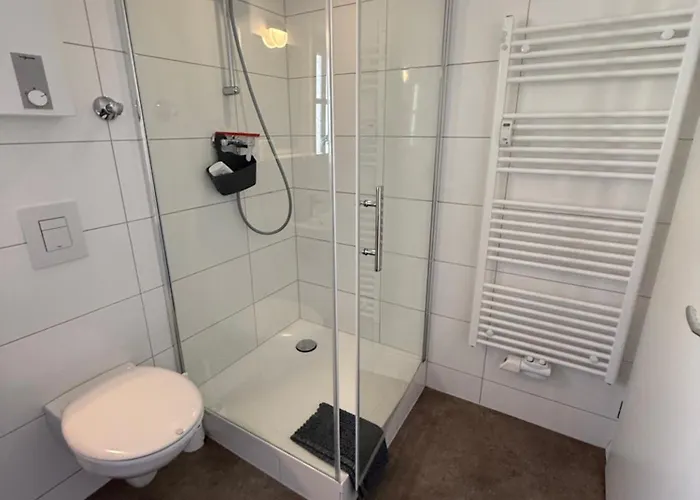 Apartment Für Gruppen Und Familien - Modern Und Fachwerk - Auf Einer Etage Mit 5 Schlafzimmern, 2 Bädern, Wohnzimmer, Parkplätzen Wolfhagen