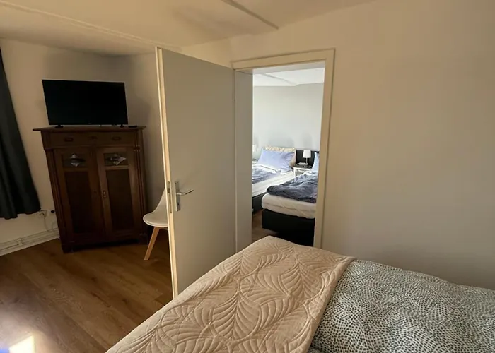 Apartment Für Gruppen Und Familien - Modern Und Fachwerk - Auf Einer Etage Mit 5 Schlafzimmern, 2 Bädern, Wohnzimmer, Parkplätzen Wolfhagen